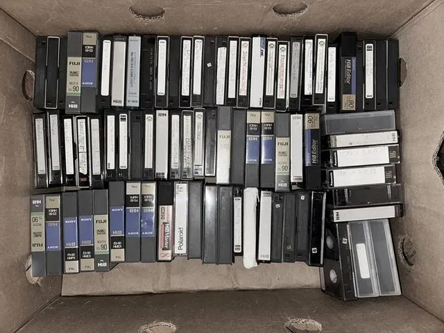 Peter Kozma archive illustration DV, Video8, VHS, VHSC, Beta