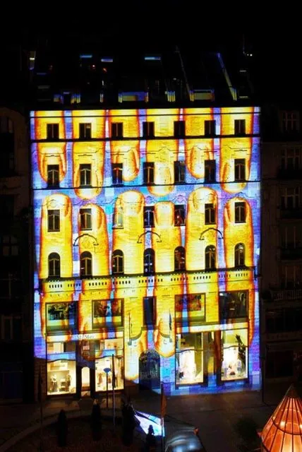 European House in Budapest: light art installation for the 50th anniversary of the signing of the Treaty of Rome: photograph 5 of 23 in the archive's gallery