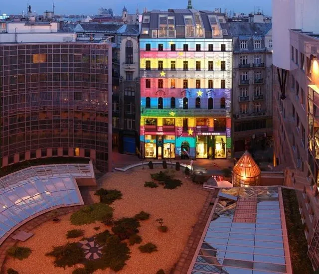European House in Budapest: light art installation for the 50th anniversary of the signing of the Treaty of Rome: photograph 8 of 23 in the archive's gallery