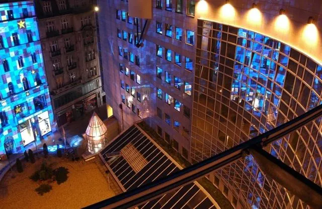 European House in Budapest: light art installation for the 50th anniversary of the signing of the Treaty of Rome: photograph 21 of 23 in the archive's gallery