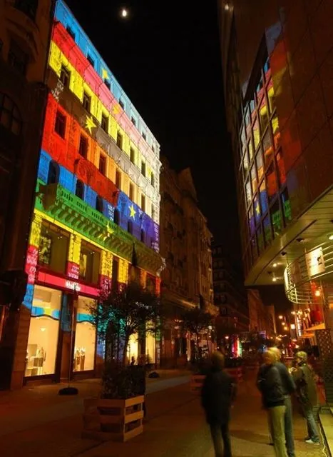 European House in Budapest: light art installation for the 50th anniversary of the signing of the Treaty of Rome: photograph 15 of 23 in the archive's gallery