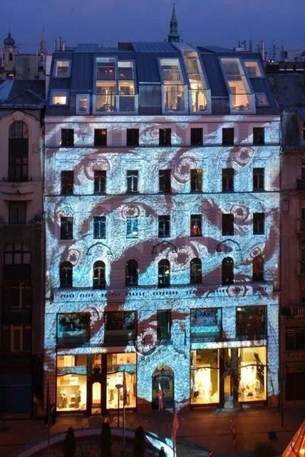 European House in Budapest: light art installation for the 50th anniversary of the signing of the Treaty of Rome: photograph 6 of 23 in the archive's gallery