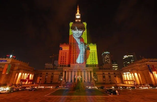 The Palace of Light and Art: An Urban Intervention, Warsaw, 2006, seven days: photograph 12 of 25 in the archive's gallery
