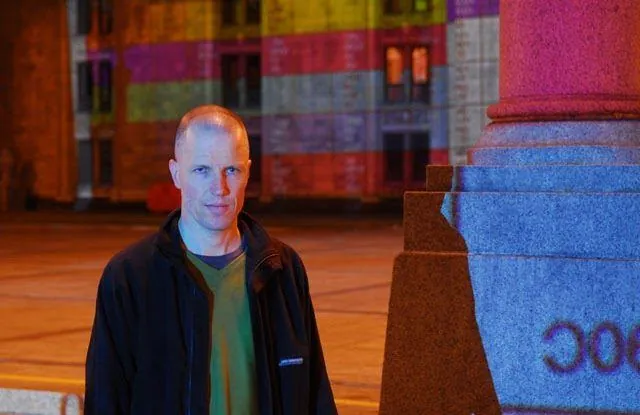 The Palace of Light and Art: An Urban Intervention, Warsaw, 2006, seven days: photograph 16 of 25 in the archive's gallery