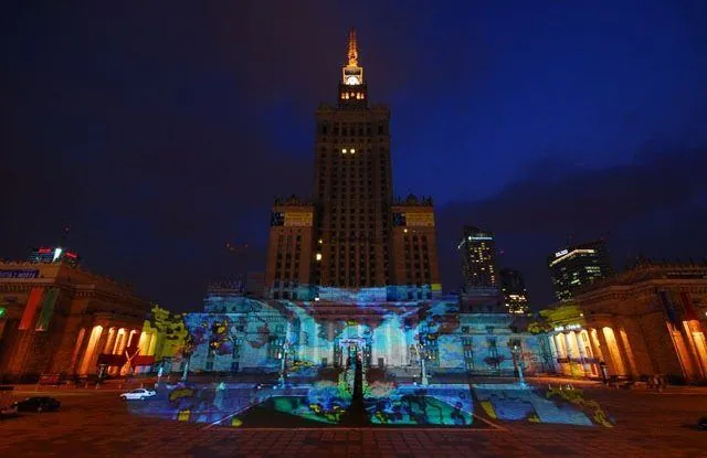 The Palace of Light and Art: An Urban Intervention, Warsaw, 2006, seven days: photograph 9 of 25 in the archive's gallery